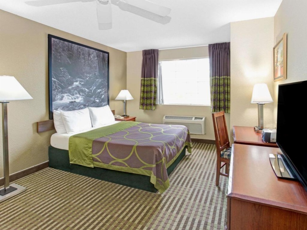 Super 8 by Wyndham Gurnee Image 10