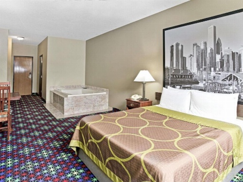 Super 8 by Wyndham Gurnee image 11