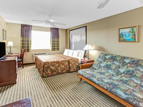 Super 8 by Wyndham Gurnee image 13