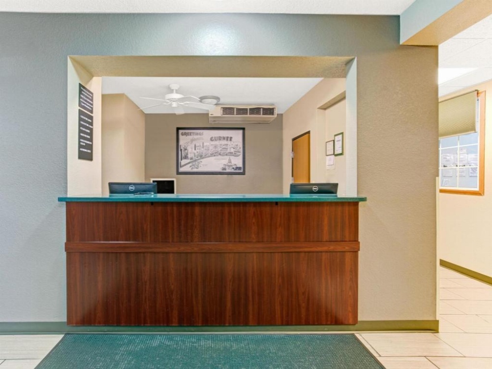 Super 8 by Wyndham Gurnee Image 15