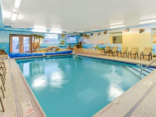 Super 8 by Wyndham Gurnee image 16