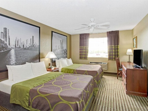 Super 8 by Wyndham Gurnee image 18