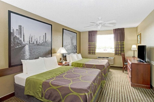 Super 8 by Wyndham Gurnee image 19