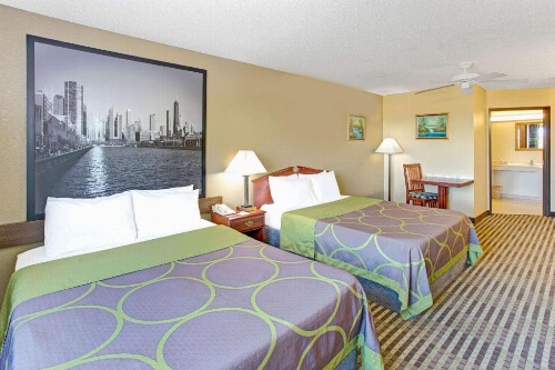 Super 8 by Wyndham Gurnee image 20