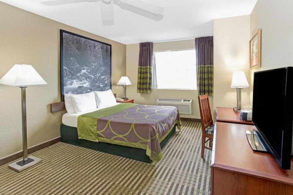 Super 8 by Wyndham Gurnee Image 22