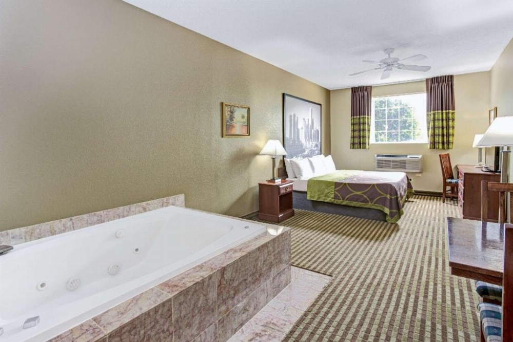 Super 8 by Wyndham Gurnee Image 23